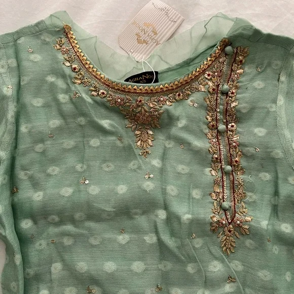 Agha Noor small embroidered Kurta - Picture 3 of 6